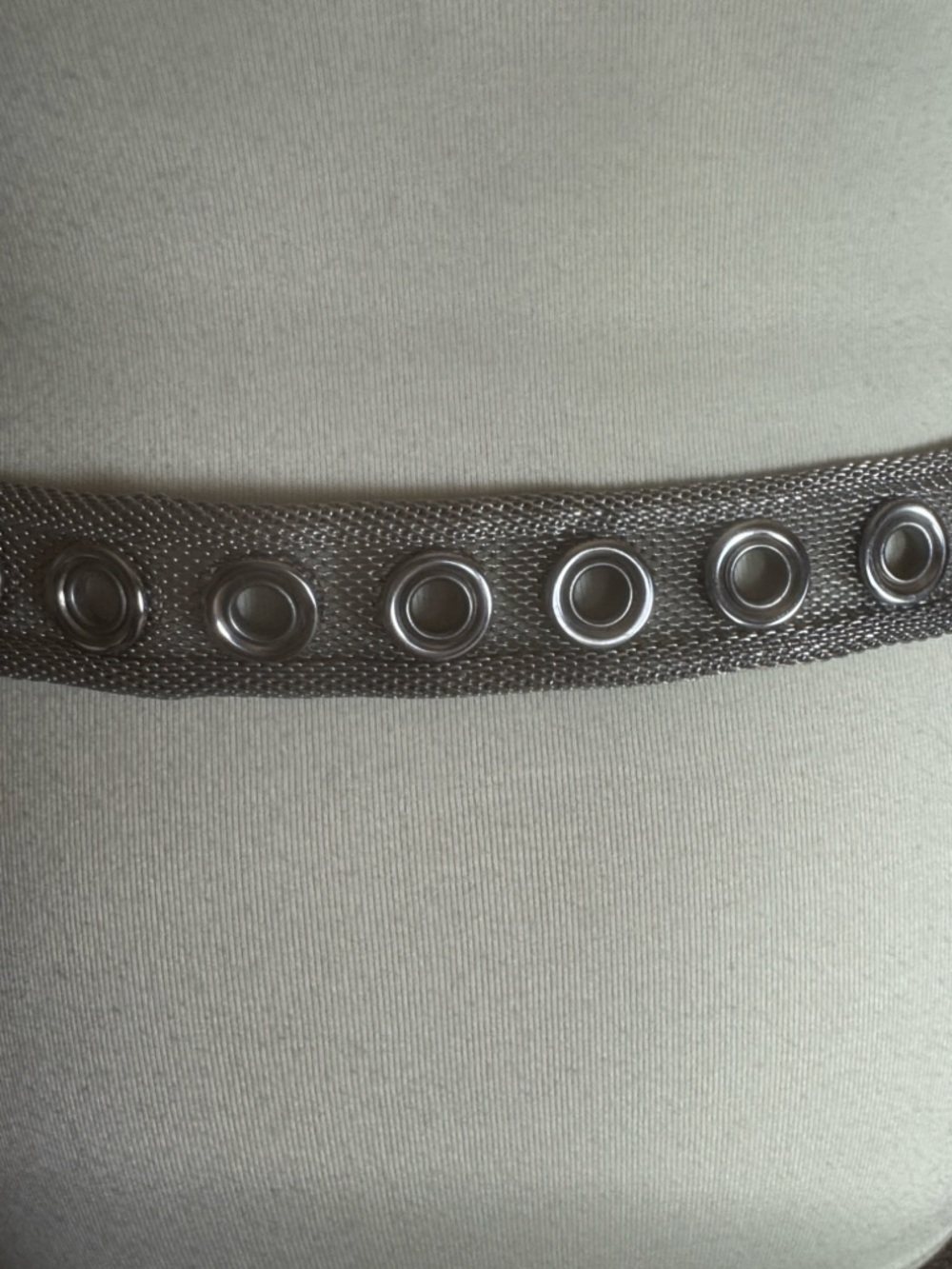 Vintage Express mesh metal belt with rivet belt holes and ornate buckle Medium - Picture 8 of 12